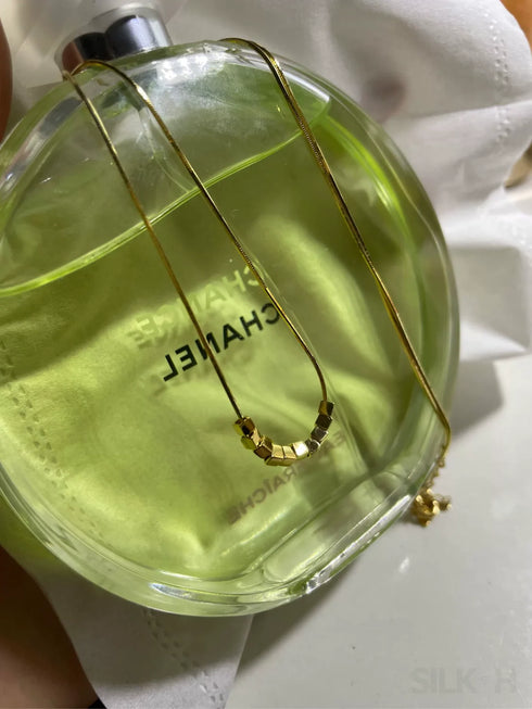 18k Gold Plated Lightweight Clavicle Chain Shimmering