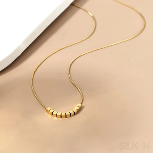 18k Gold Plated Lightweight Clavicle Chain Shimmering