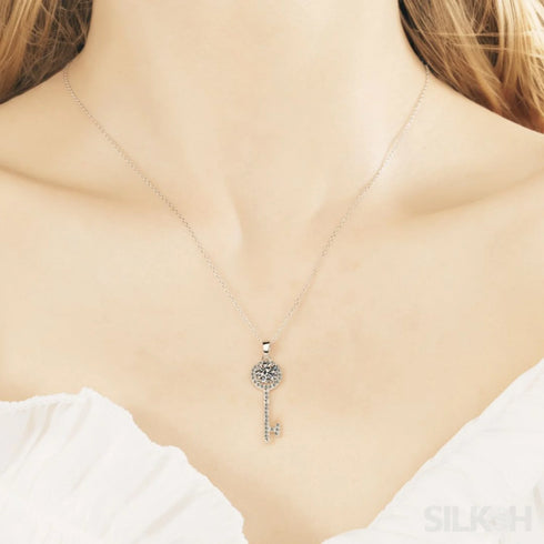 Key Shaped 925 Sterling Silver Moissanite Necklace Cat