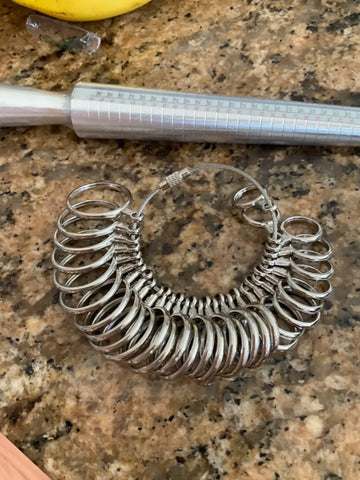 traditional ring size checker